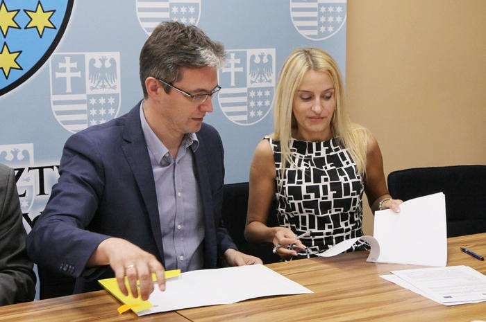 Podpisanie umowy na dofinansowanie realizacji projektu „Zainwestuj w siebie – zmień własną przyszłość”
