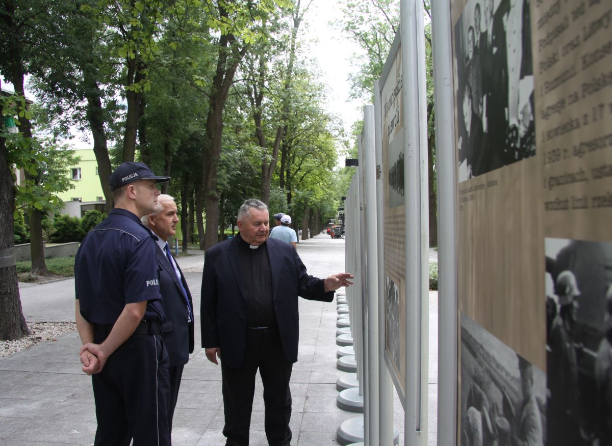 W hołdzie policjantom poległym w Miednoje i Ostaszkowie