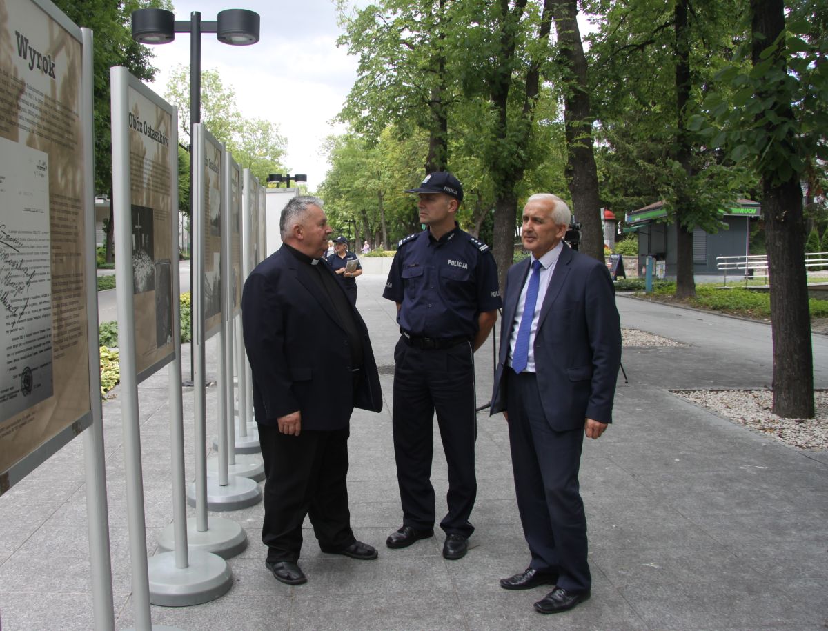 W hołdzie policjantom poległym w Miednoje i Ostaszkowie
