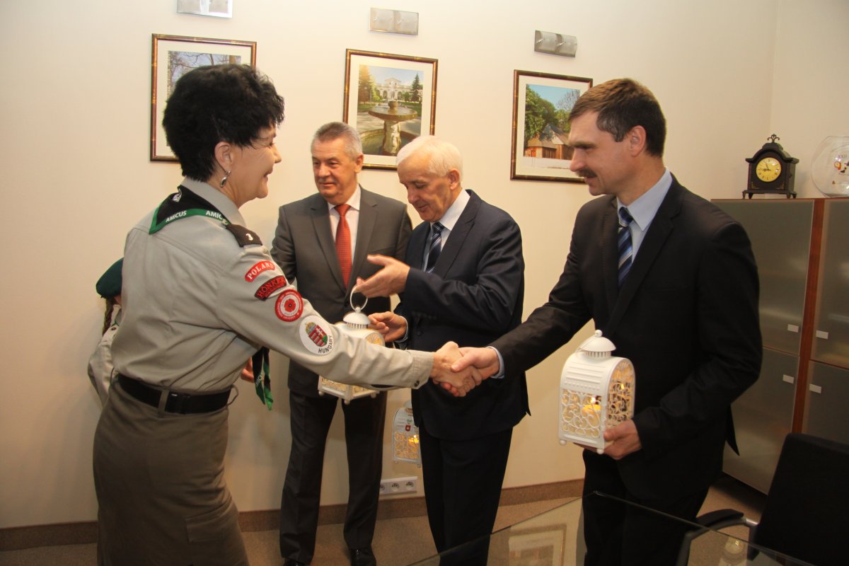 Betlejemskie Światełko w ratuszu