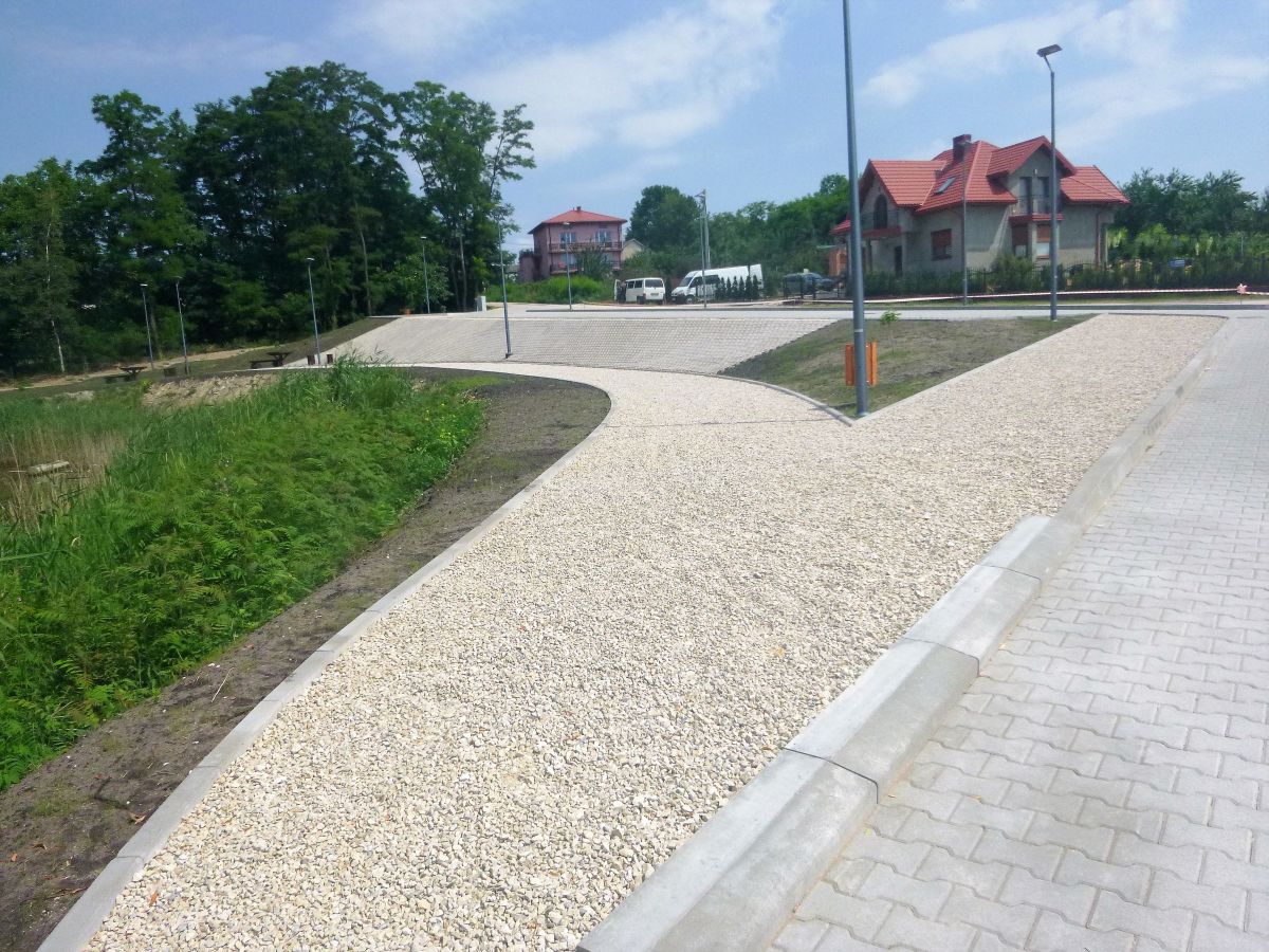 Zrewitalizowany staw w Broninie