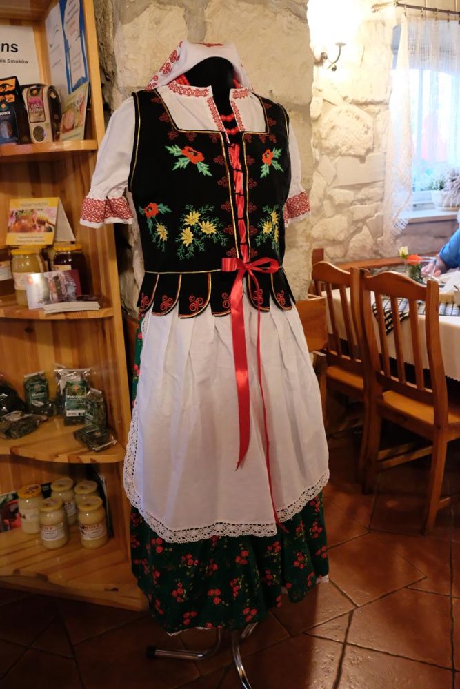 Stroje ludowe w „Zamku Dersława"