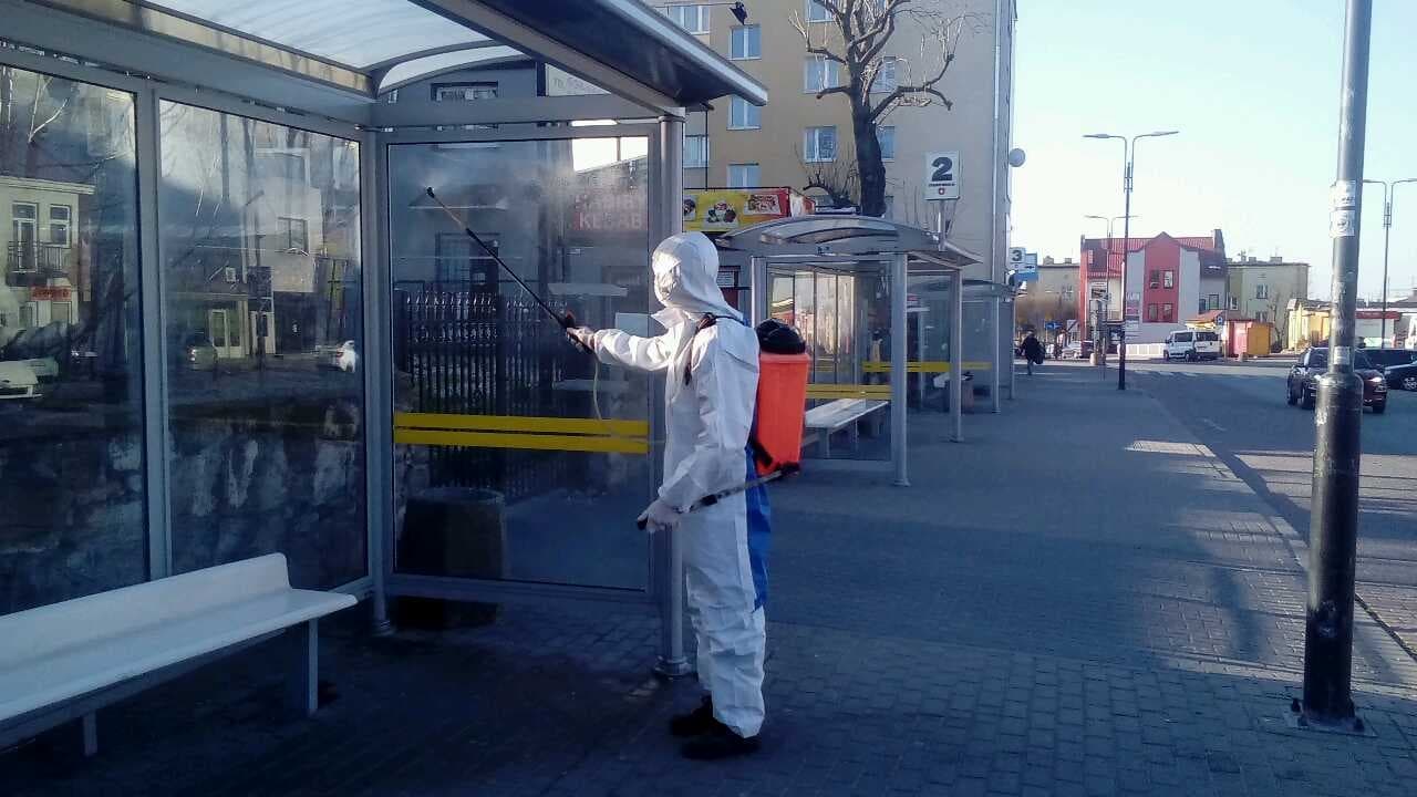 BUSKO WALCZY Z KORONAWIRUSEM