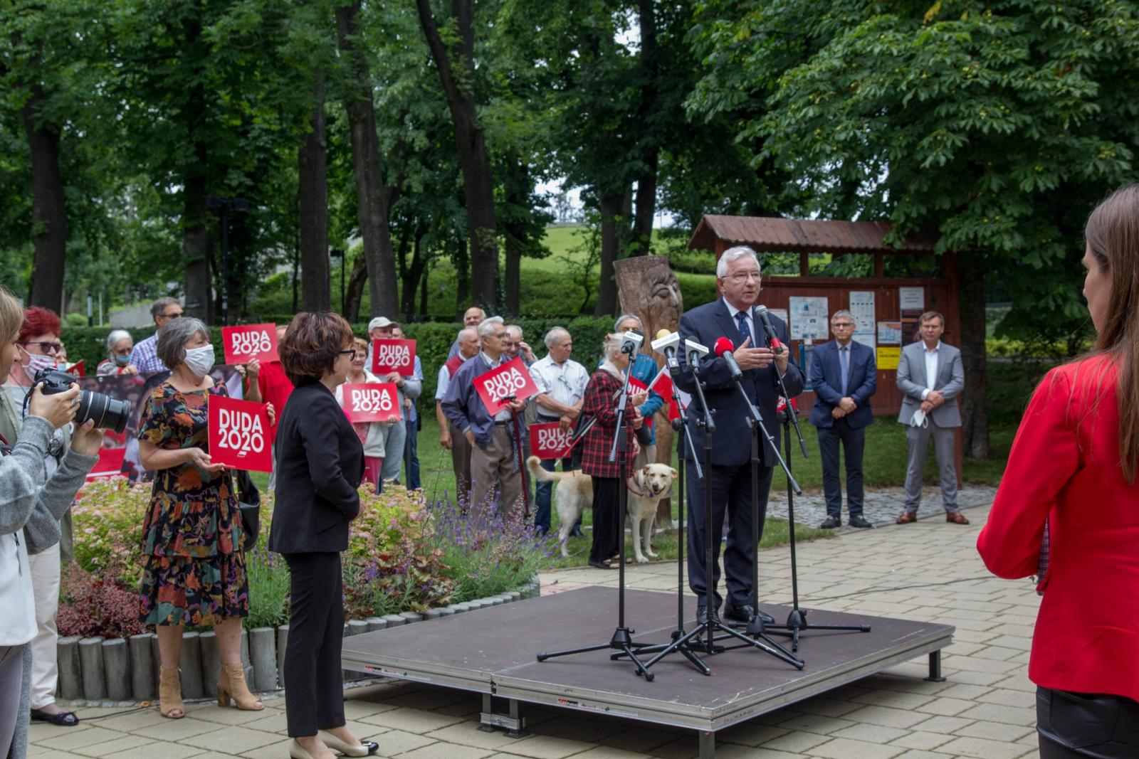 mt_gallery:Marszałek Sejmu RP Elżbieta Witek, która gościła na ziemi świętokrzyskiej w ramach akcji “Łączy nas Polska” spotkała się z mieszkańcami Buska-Zdroju.