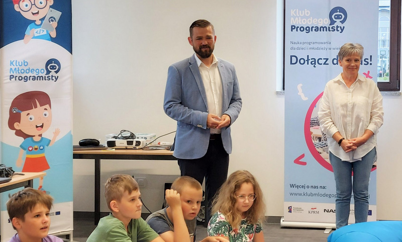 Zajęcia z programowania dla dzieci i młodzieży. Przemawia Burmistrz Michał Maroński
