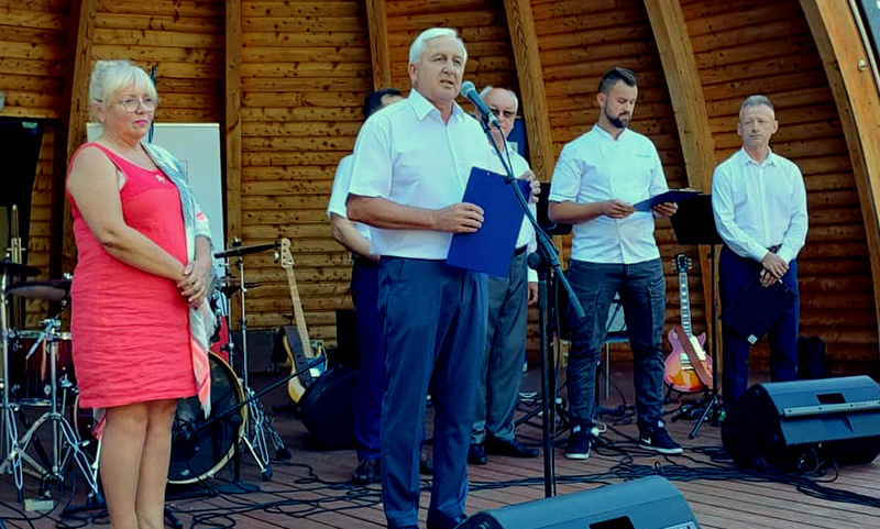 Otwarcie konkursu kulinarnego Bitwa Regionów. Przemawia burmistrz Waldemar Sikora