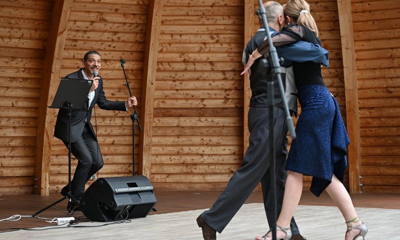 tango argentyńskie na scenie muszli koncertowej