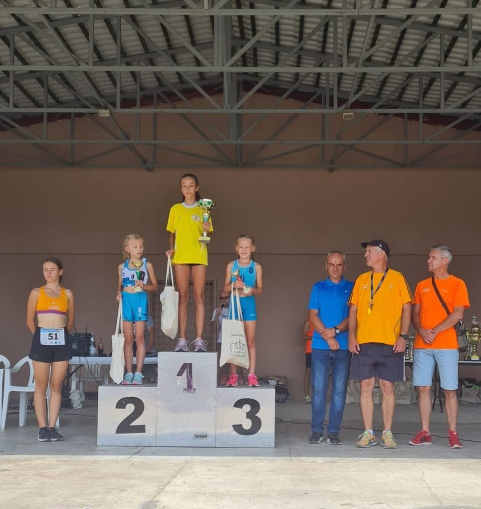 zawodnicy klubu Słoneczko na podium