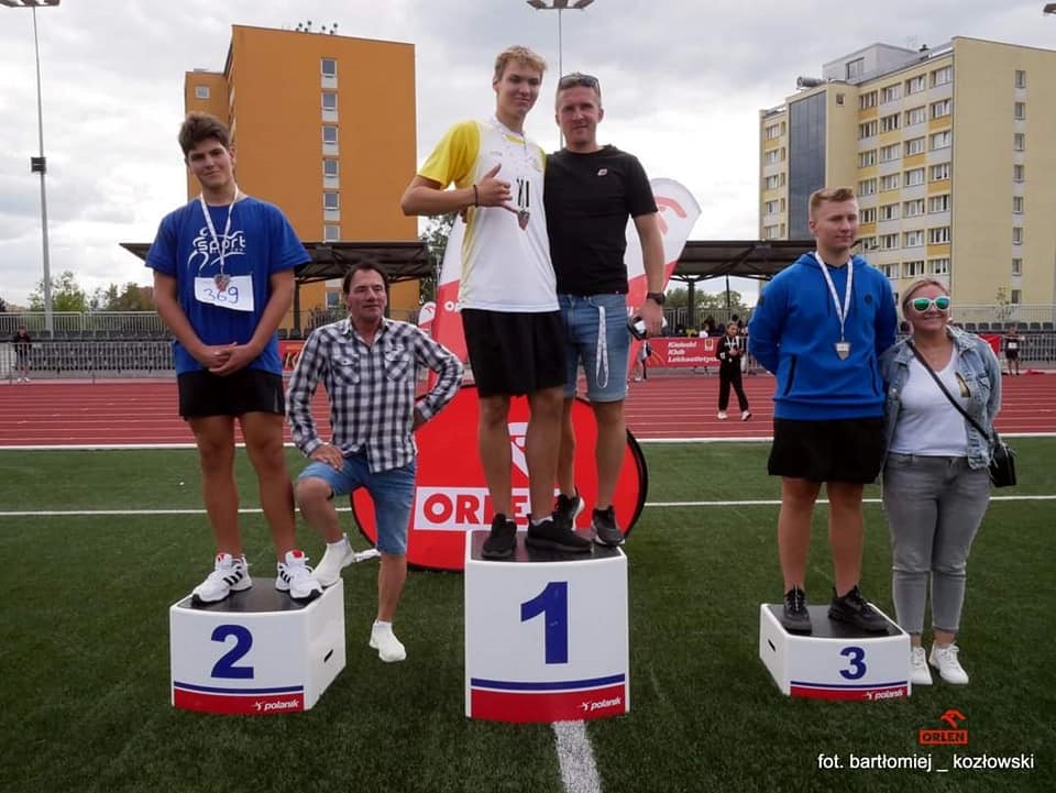 zawodnicy Słoneczka podczas zawodów młodzików w Kielcach
