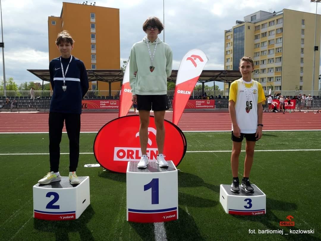 zawodnicy Słoneczka podczas zawodów młodzików w Kielcach