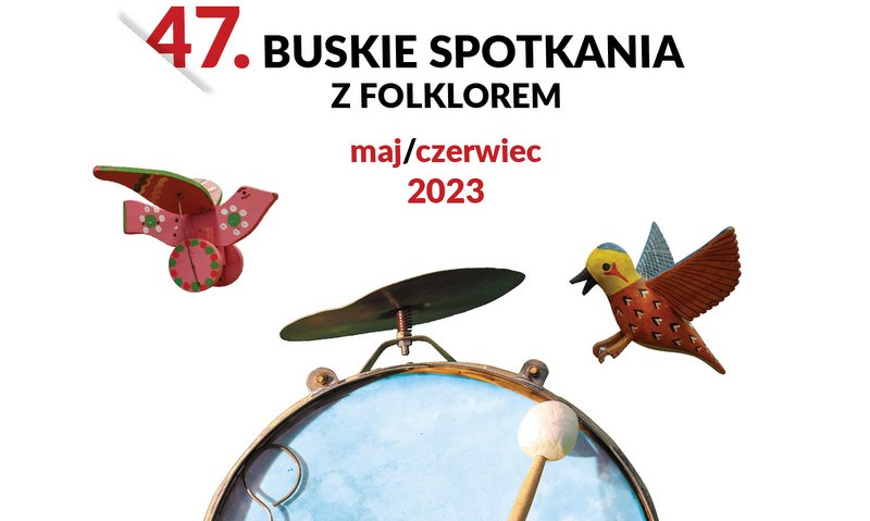 plakat promujący Buskie Spotkania z Folklorem, grafika przedstawia instrumenty oraz drewniane ozdoby ludowe