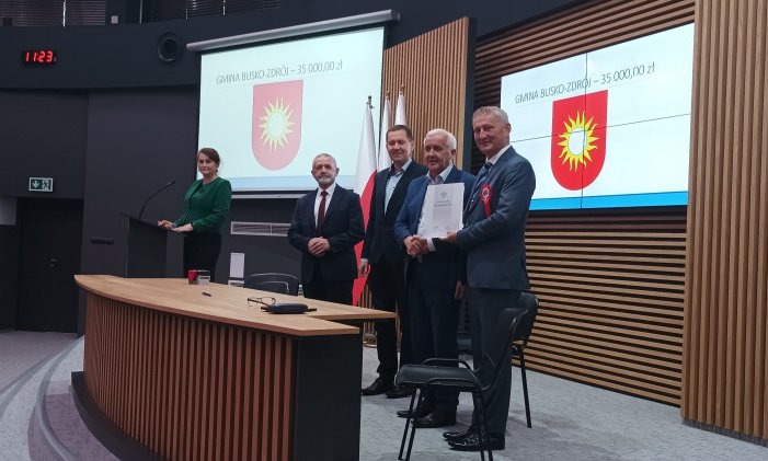 podpisanie umowy w ramach rządowego programu „Aktywna tablica”