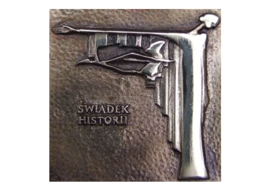 fotografia płaskorzeźby "Świadek historii"