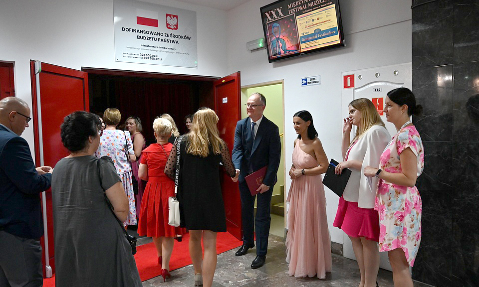 Burmistrz Jerzy Szydłowski wita gości festiwalu