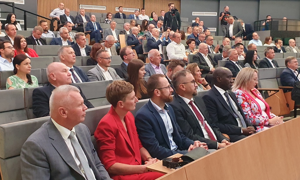 Widownia podczas spotkania z minister funduszy i polityki społęcznej