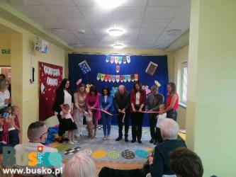 przecicie-wstgi-podczas-otwarcia-Publicznego-Przedszkola-w-Koaczkowicach-zdjcie-nr-2