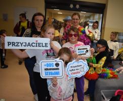 Dzieci-z-gadetami-z-fotobudki