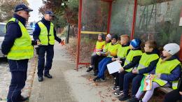 Uczniowie Zespołu Placówek Oświatowych w Dobrowodzie, uczestniczący w prewencyjnej akcji terenowej 