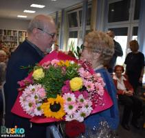 Pani-z-Panem-i-bukietem-kwiatow