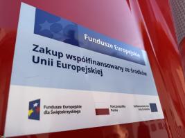 tablica z nazwą funduszy unijnych