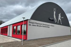 budynek-hali-sportowej-z-zewntrz-