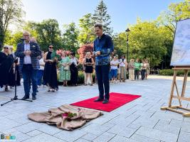 Odsłonięcie Festiwalowego Słoneczka Jacka Rogali