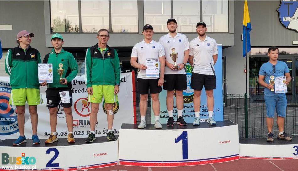 Podium w klasyfikacji drużynowej mężczyzn fot. PZW Busko