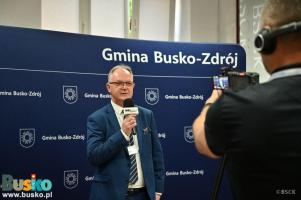 Burmistrz Jerzy Szydłowski przed kamerą