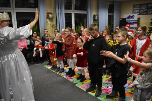 Pani-taczy-razem-z-dziemi