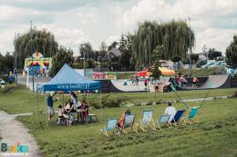 Zdjęcie przedstawia Skatepark, na którym odbywał się festiwal.