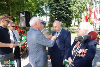 Wręczanie okolicznościowych medali przez Burmistrza m. Busko-Zdrój