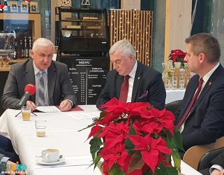 Fotografia przedstawia uczestników spotkania 