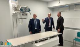 Zdjęcie obrazuje uroczyste otwarcie nowej pracowni RTG przy ul. Sądowej 9 w Busku-Zdroju