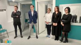 Zdjęcie obrazuje uroczyste otwarcie nowej pracowni RTG przy ul. Sądowej 9 w Busku-Zdroju