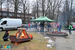 Stoisko promocyjne klubu motocyklowego przed budynkiem BSCK