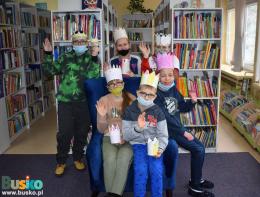 Na zdjęciu dzieci uczestniczące w zajęciach feryjnych w Miejsko-Gminnej Bibliotece Publicznej w Busku-Zdroju