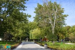 Zdjęcie przedstawia Park Zdrojowy po rewitalizacji