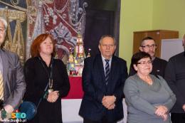 NA zdjęciu uczestnicy otwarcia wystawy Szopek Krakowskich