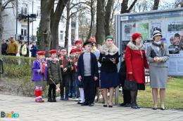 Uczestnicy Marszu Katyńskiego obok BSCK