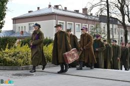 Uczestnicy Marszu Katyńskiego na Alei Mickiewicza