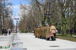 Uczestnicy Marszu Katyńskiego na Alei Mickiewicza