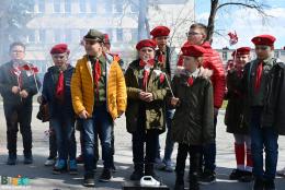 Dzieci  uczestniczące w Marszu Katyńskim
