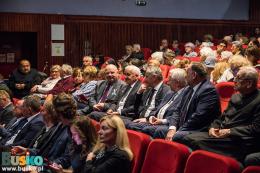 Burmistrz W. Sikora oraz wojewoda Z. Koniusz wśród publiczności w sali BSCK tuż przed koncertem