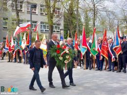 Delegacje składają wiązanki pod pomnikiem Kościuszki
