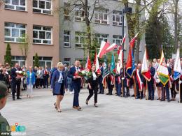 Delegacje składają wiązanki pod pomnikiem Kościuszki