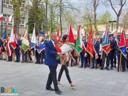 Delegacje składają wiązanki pod pomnikiem Kościuszki