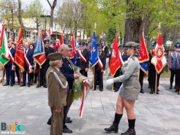 Delegacje składają wiązanki pod pomnikiem Kościuszki
