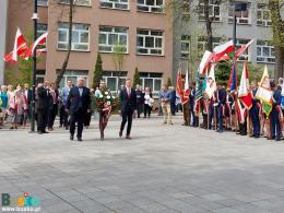 Delegacje składają wiązanki pod pomnikiem Kościuszki