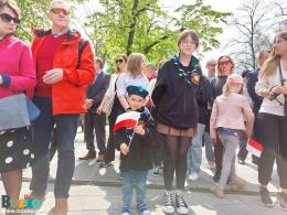 Uczestnicy uroczystości pod pomnikiem Kościuszki