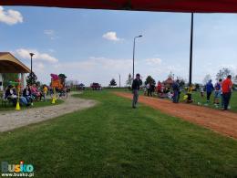 Na zdjęciu widoczni są uczestnicy pikniku